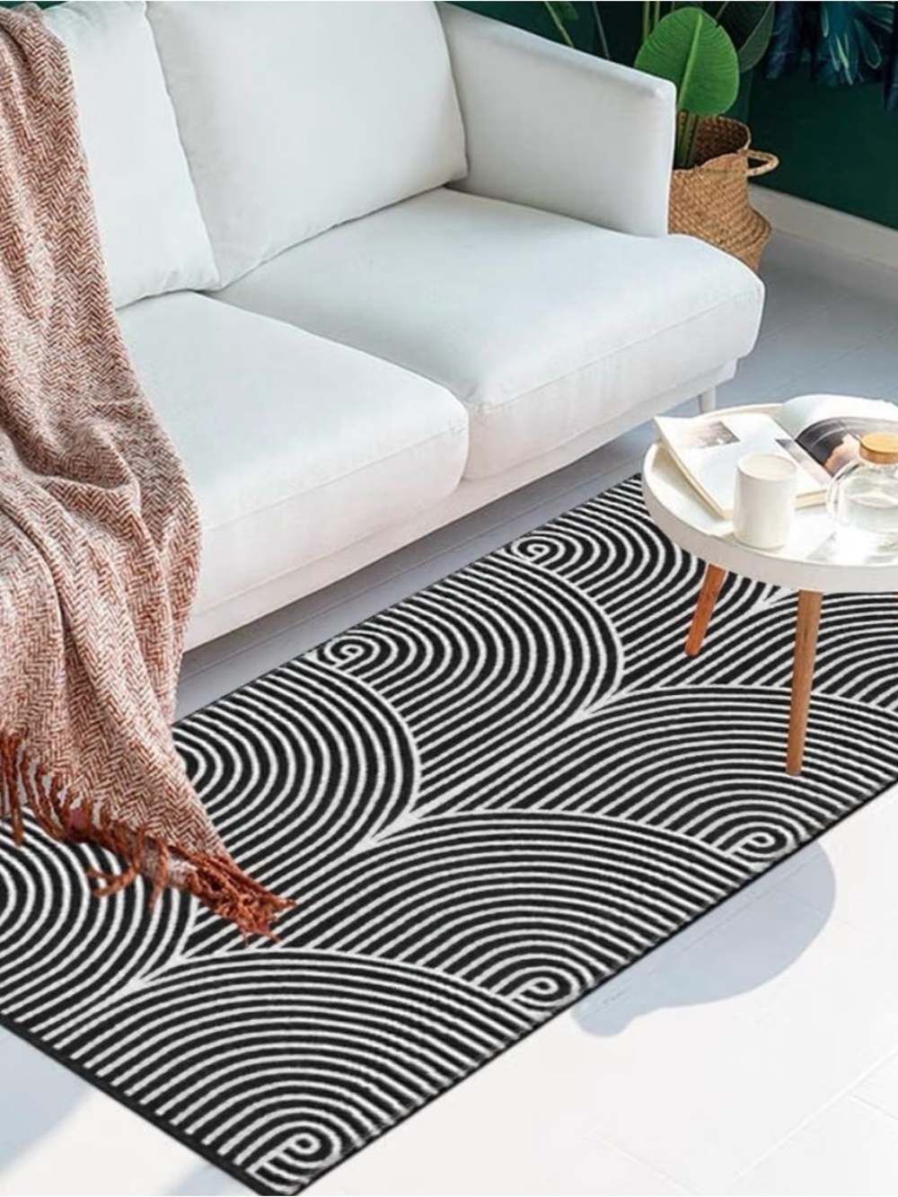 Black and White Geometric Runner Rug 2'x4'